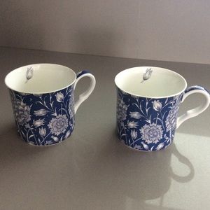 Set of 2 V&A Tulip fine China mugs